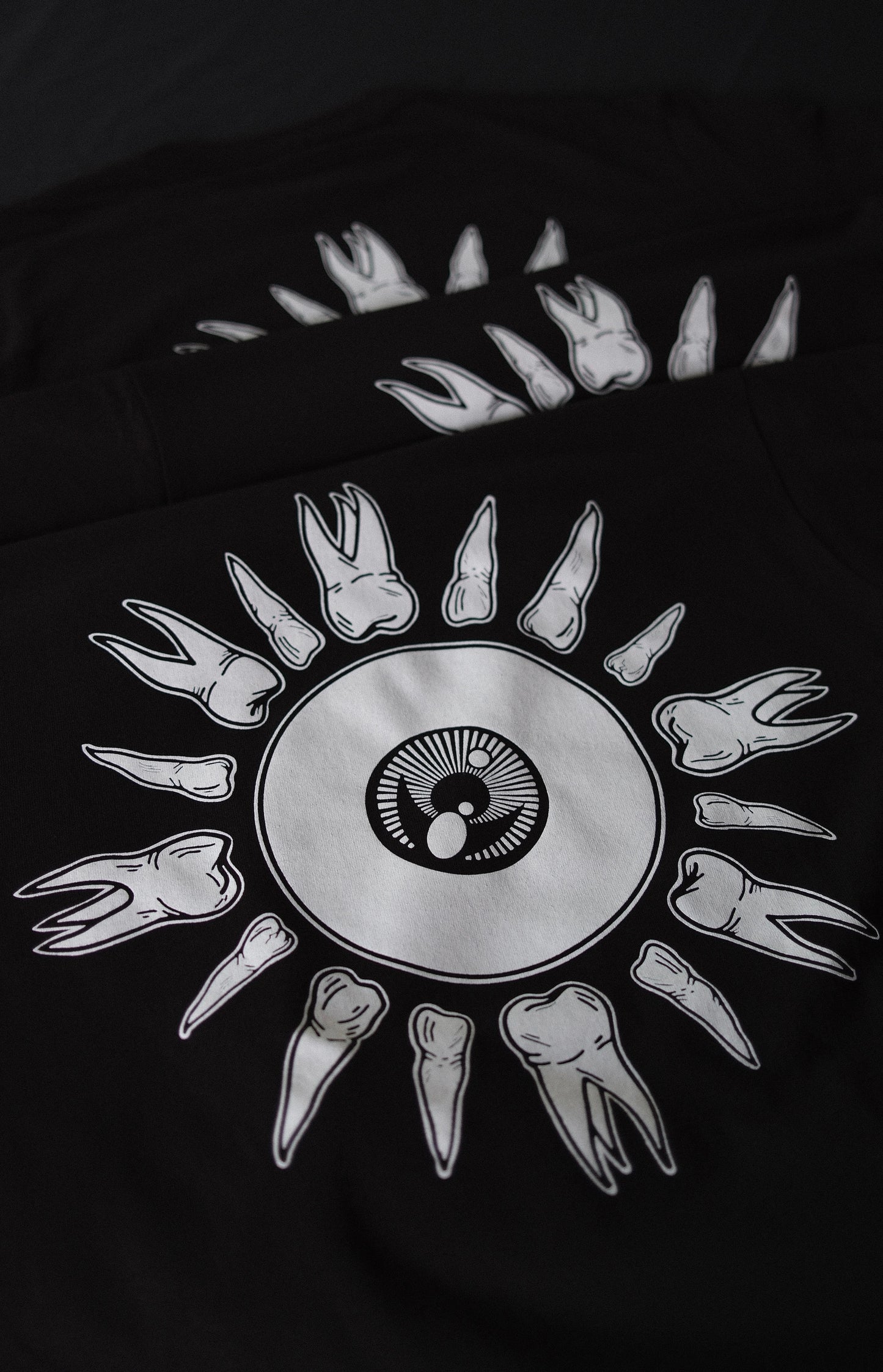 IJ LOGO & EYEBALL TEETH TEE
